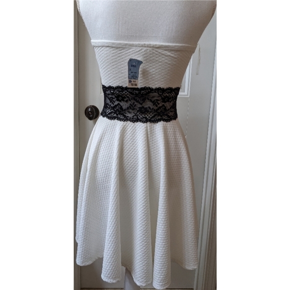 Wild Daisy Strapless White and Black Dress - Picture 5 of 11